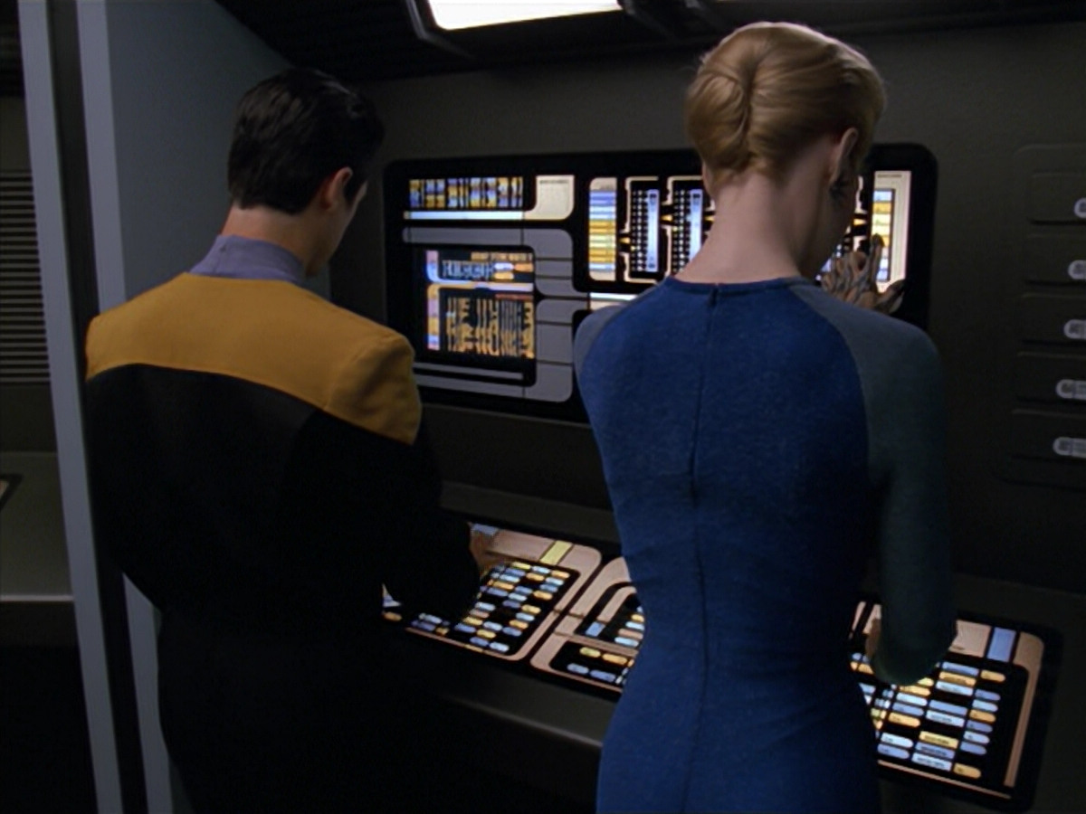 extant_StarTrek_VOY_5x08-NothingHuman_01136.jpg