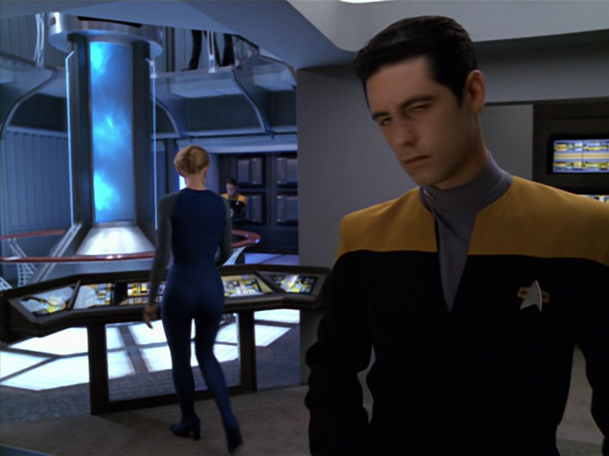 extant_StarTrek_VOY_5x08-NothingHuman_01163.jpg