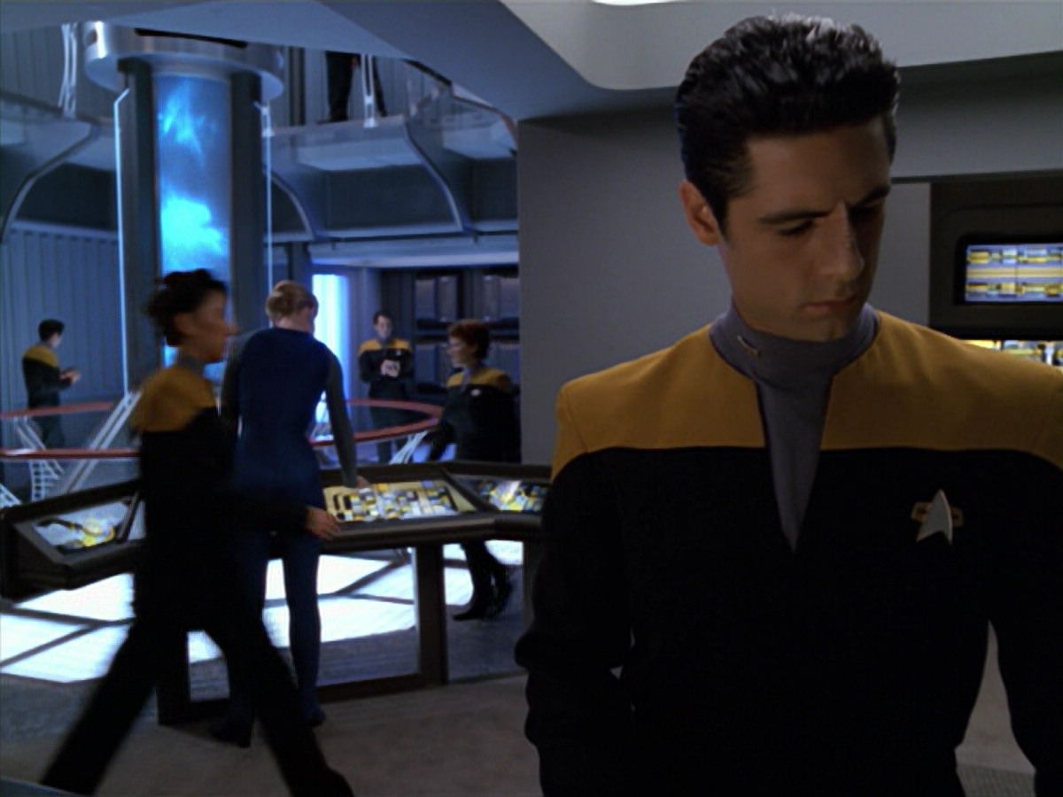 extant_StarTrek_VOY_5x08-NothingHuman_01165.jpg