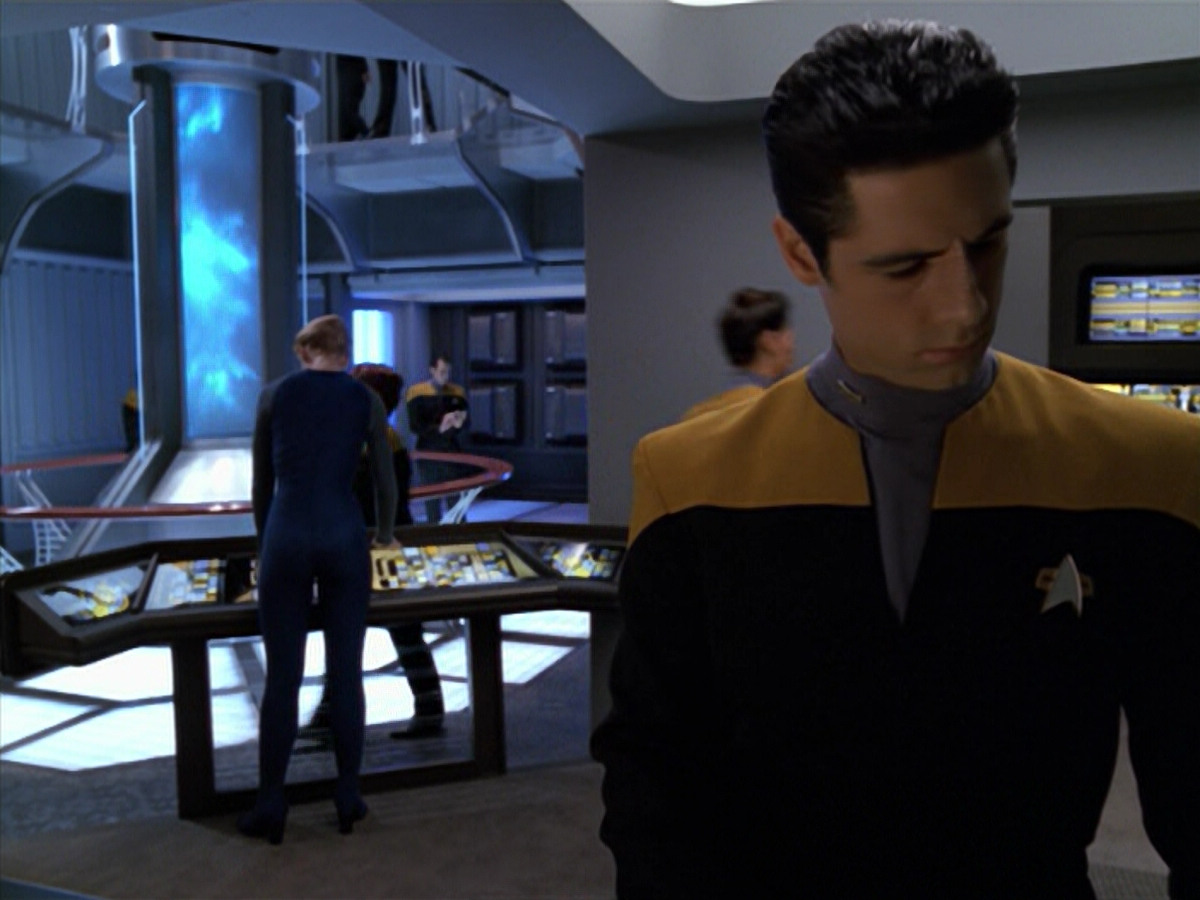 extant_StarTrek_VOY_5x08-NothingHuman_01166.jpg