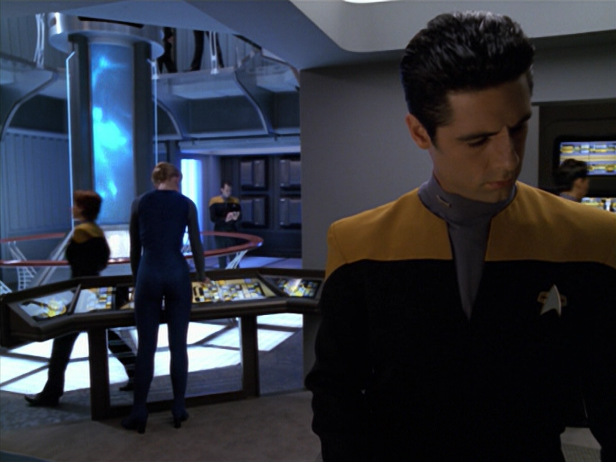 extant_StarTrek_VOY_5x08-NothingHuman_01167.jpg