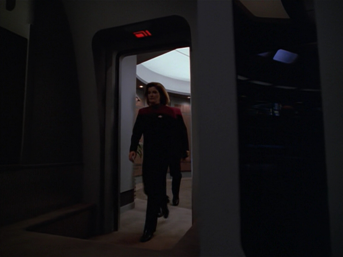 extant_StarTrek_VOY_5x08-NothingHuman_01190.jpg