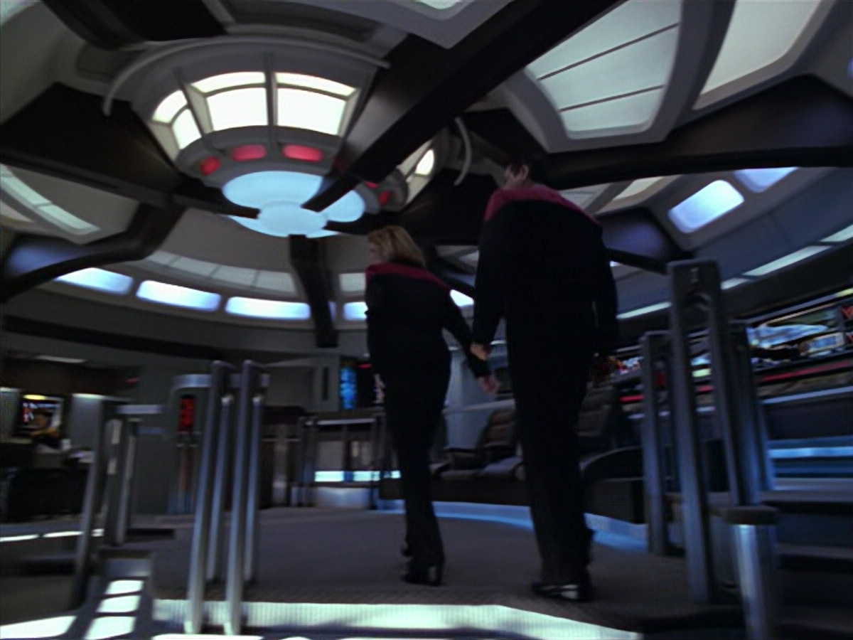 extant_StarTrek_VOY_5x08-NothingHuman_01195.jpg