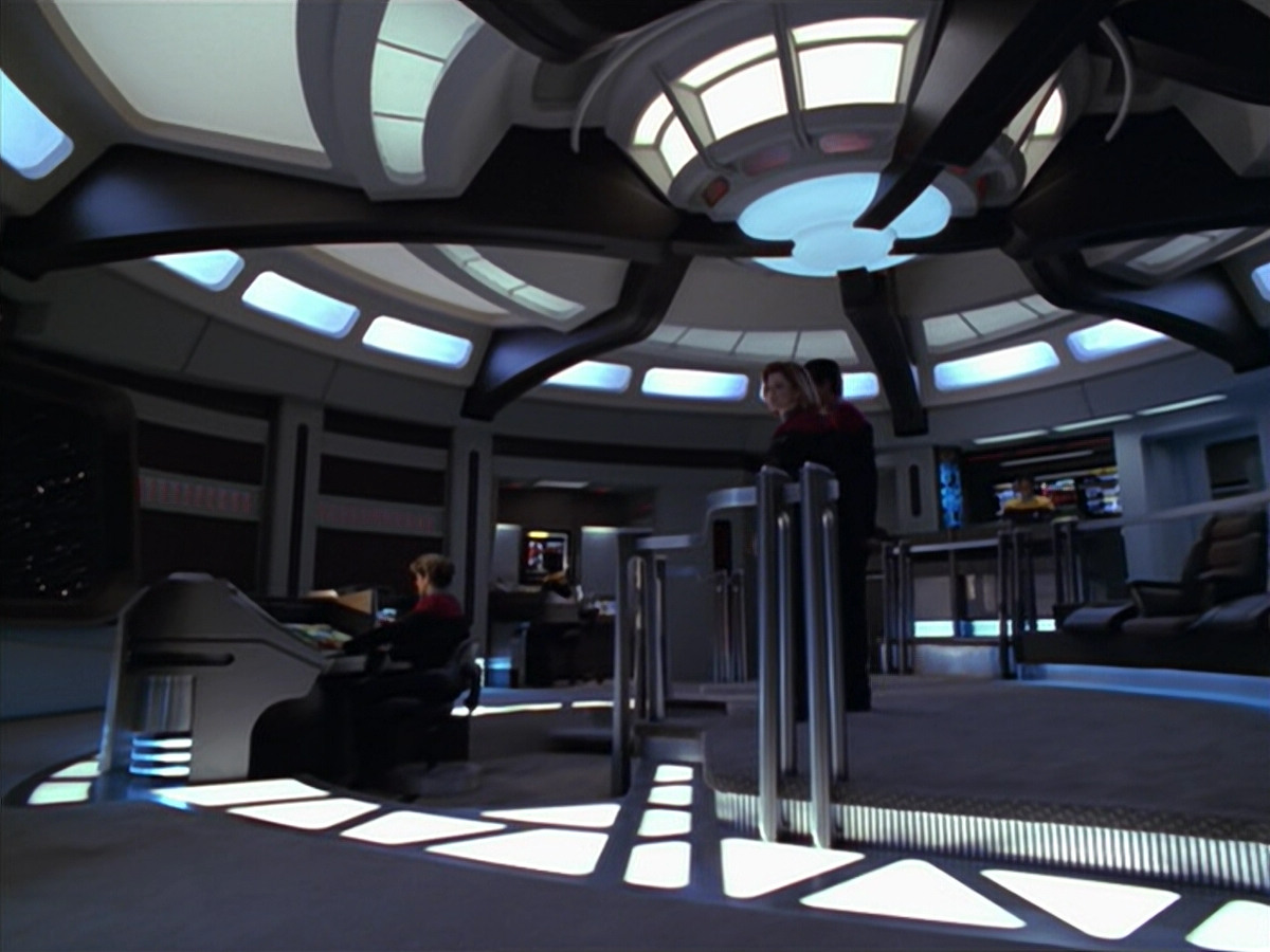 extant_StarTrek_VOY_5x08-NothingHuman_01198.jpg