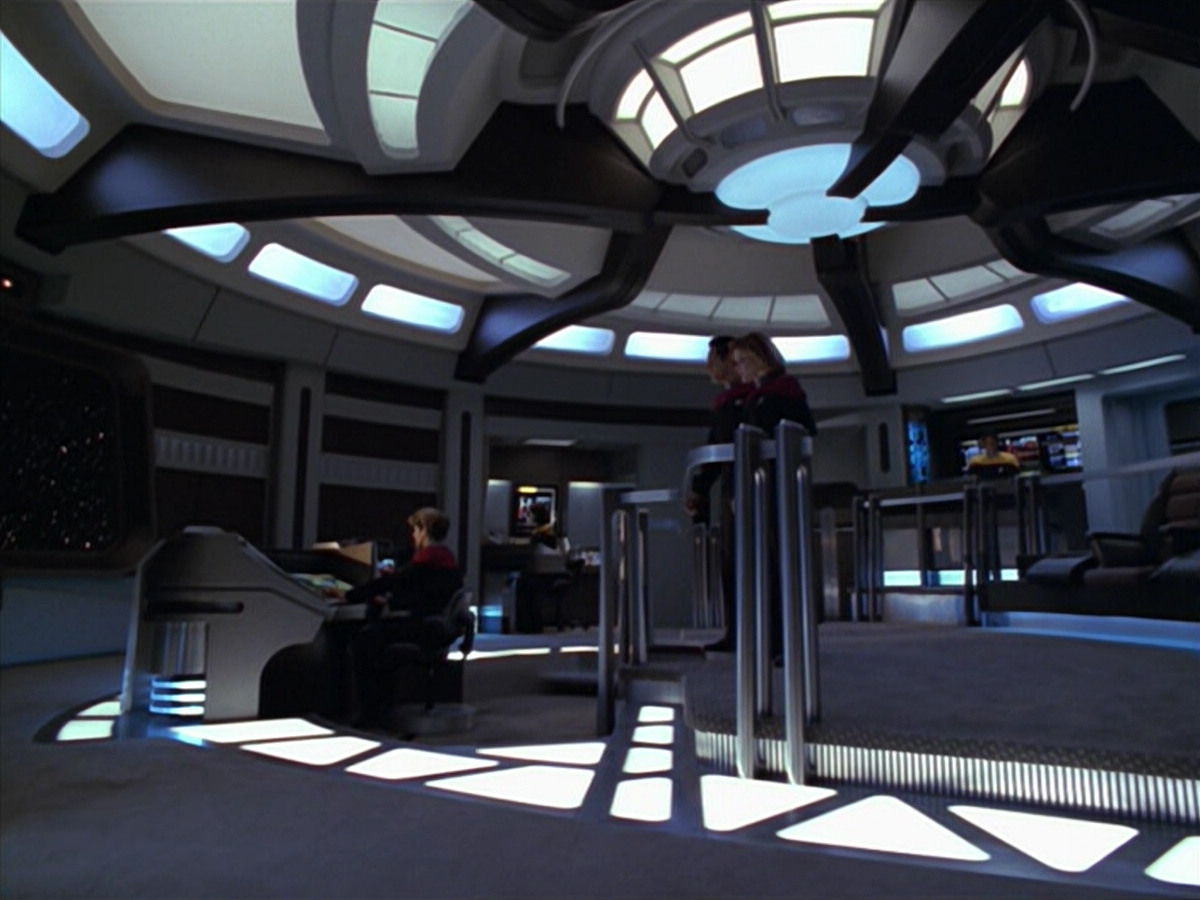 extant_StarTrek_VOY_5x08-NothingHuman_01199.jpg