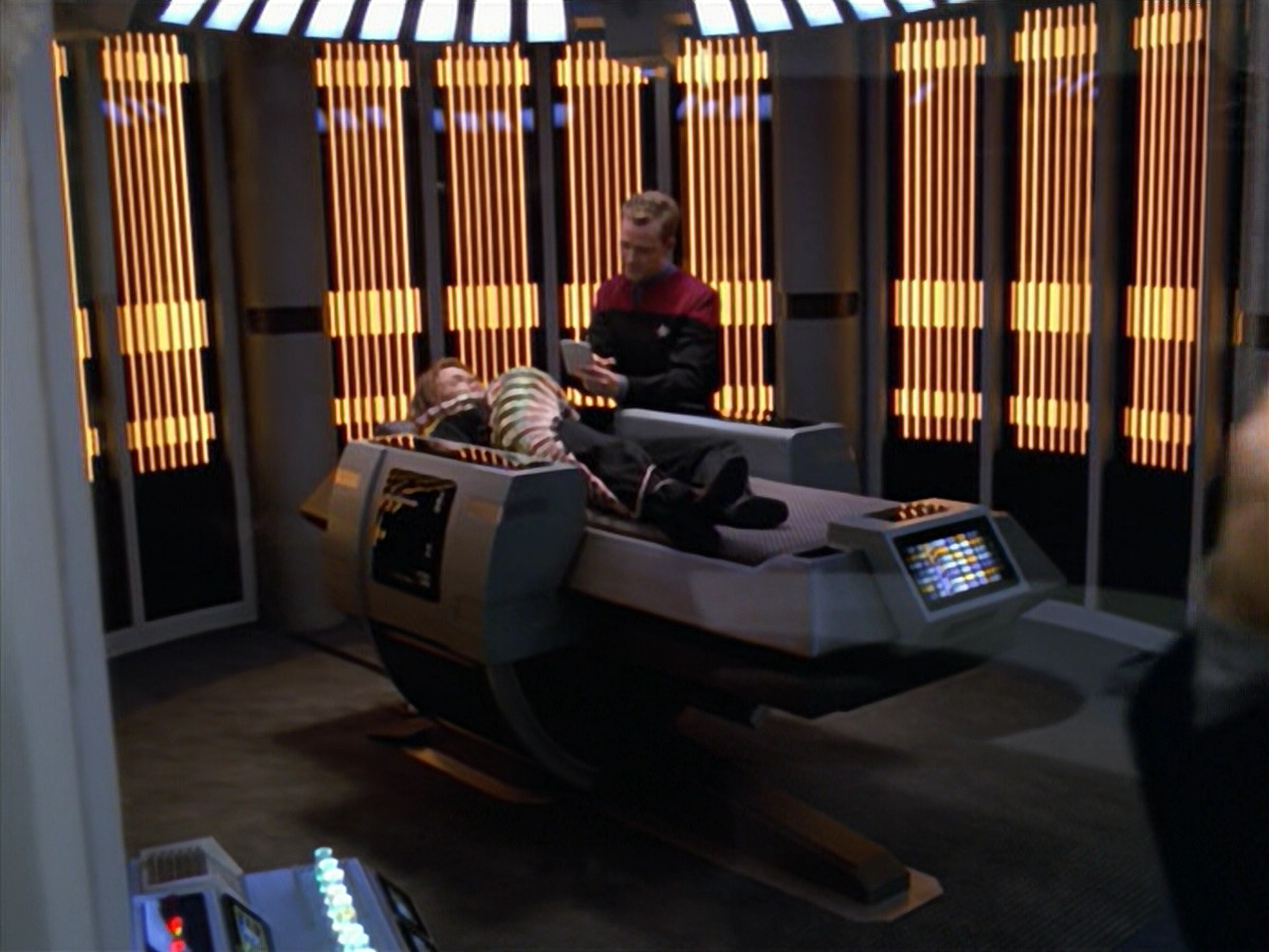 extant_StarTrek_VOY_5x08-NothingHuman_01220.jpg
