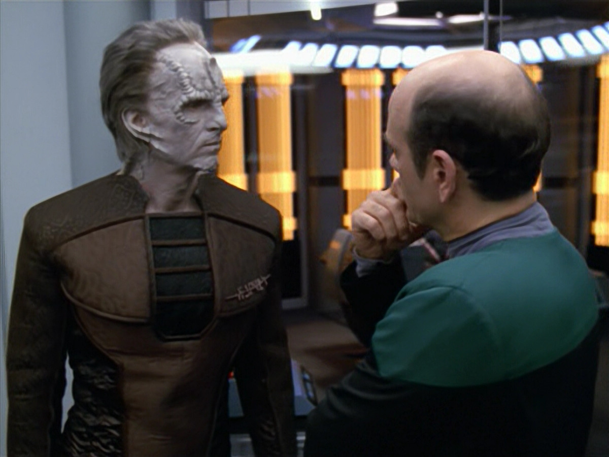 extant_StarTrek_VOY_5x08-NothingHuman_01223.jpg