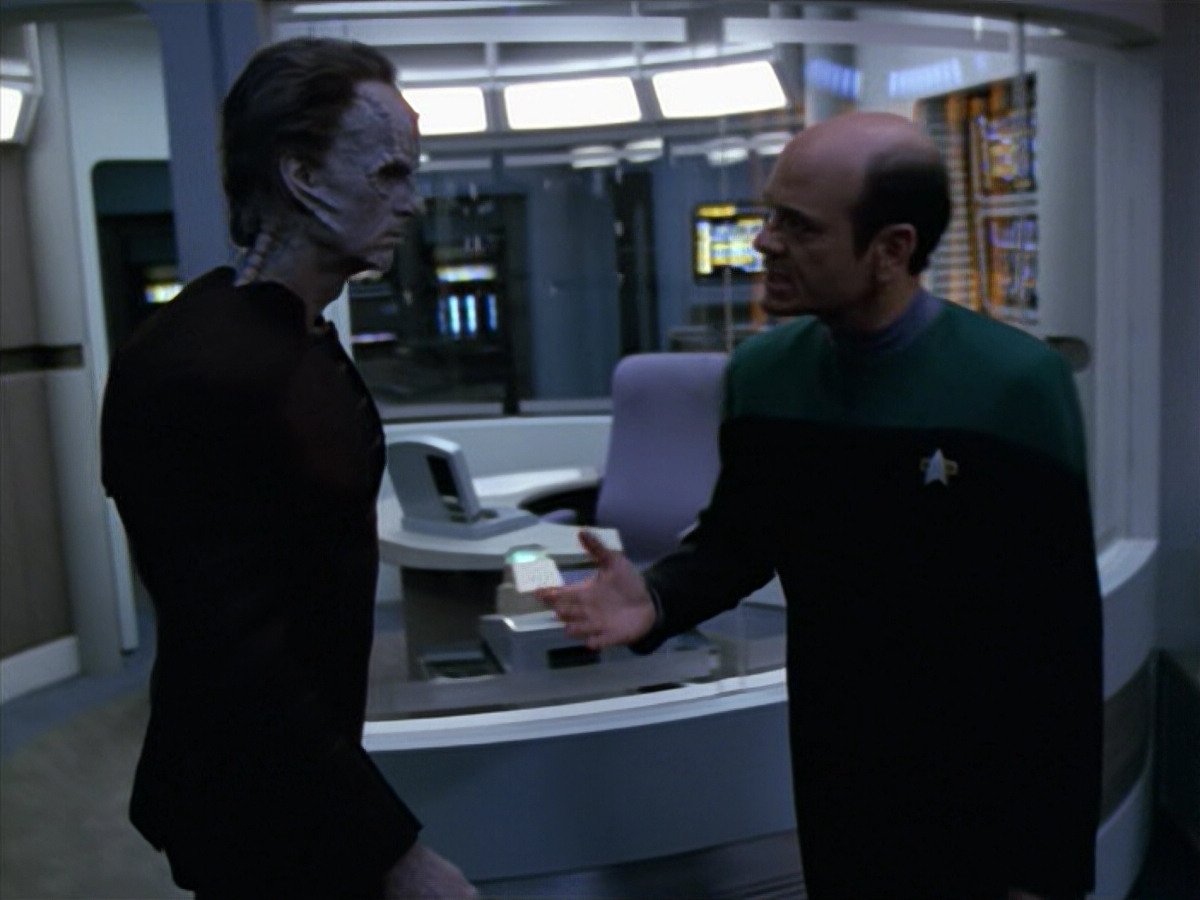 extant_StarTrek_VOY_5x08-NothingHuman_01232.jpg