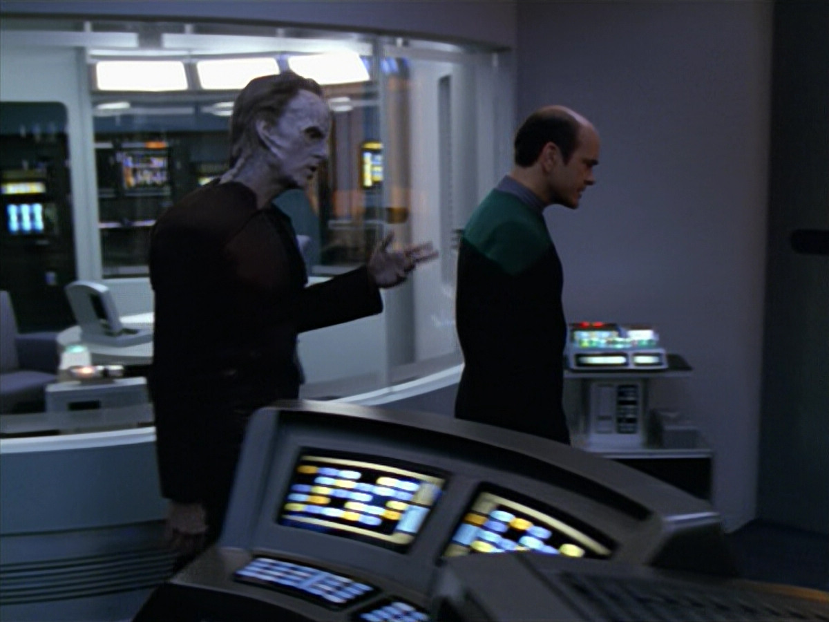 extant_StarTrek_VOY_5x08-NothingHuman_01234.jpg