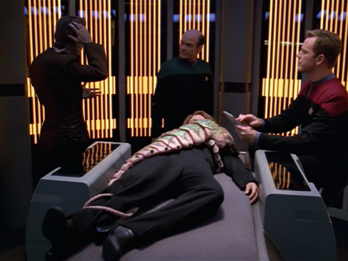 extant_StarTrek_VOY_5x08-NothingHuman_01242.jpg