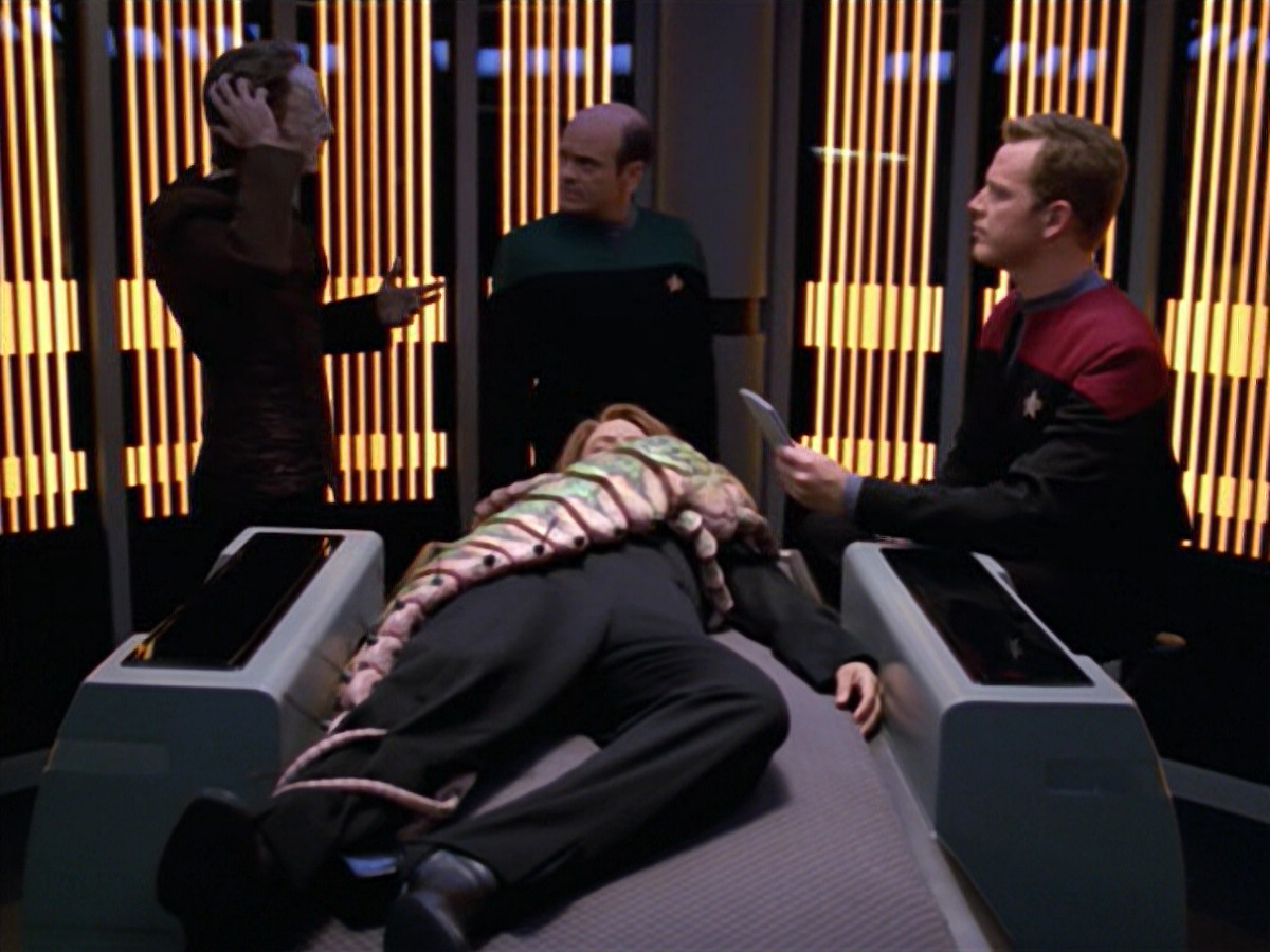 extant_StarTrek_VOY_5x08-NothingHuman_01243.jpg