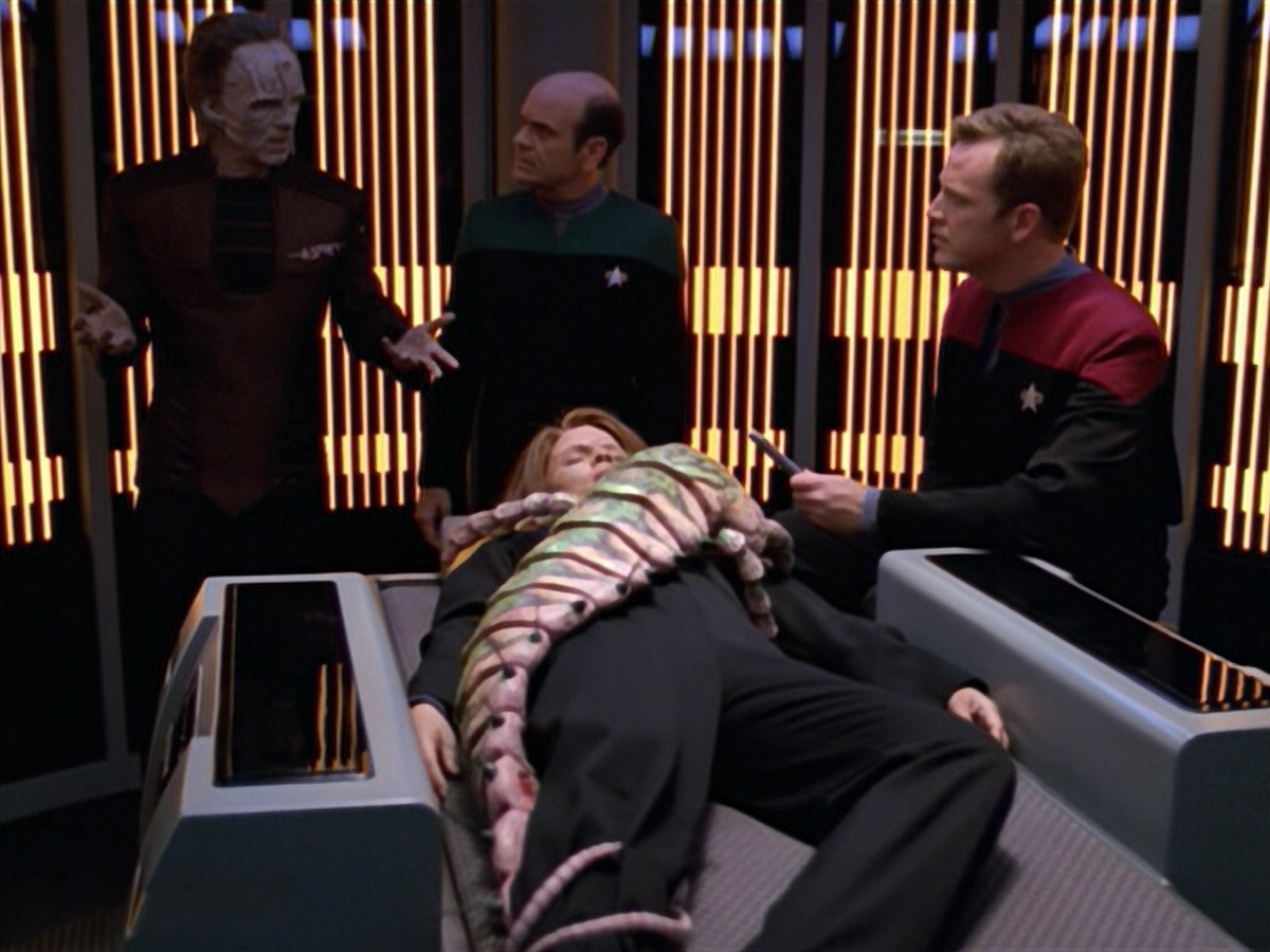 extant_StarTrek_VOY_5x08-NothingHuman_01246.jpg