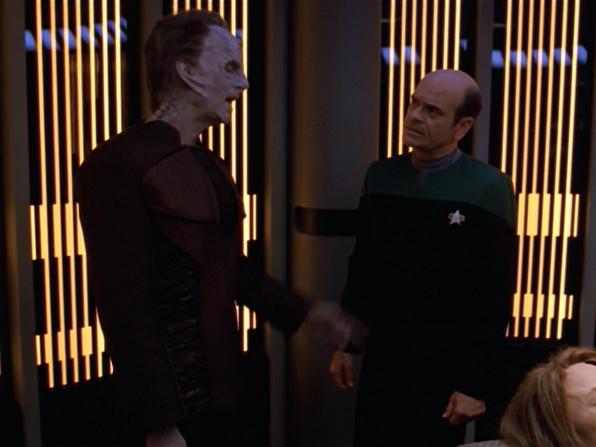 extant_StarTrek_VOY_5x08-NothingHuman_01253.jpg