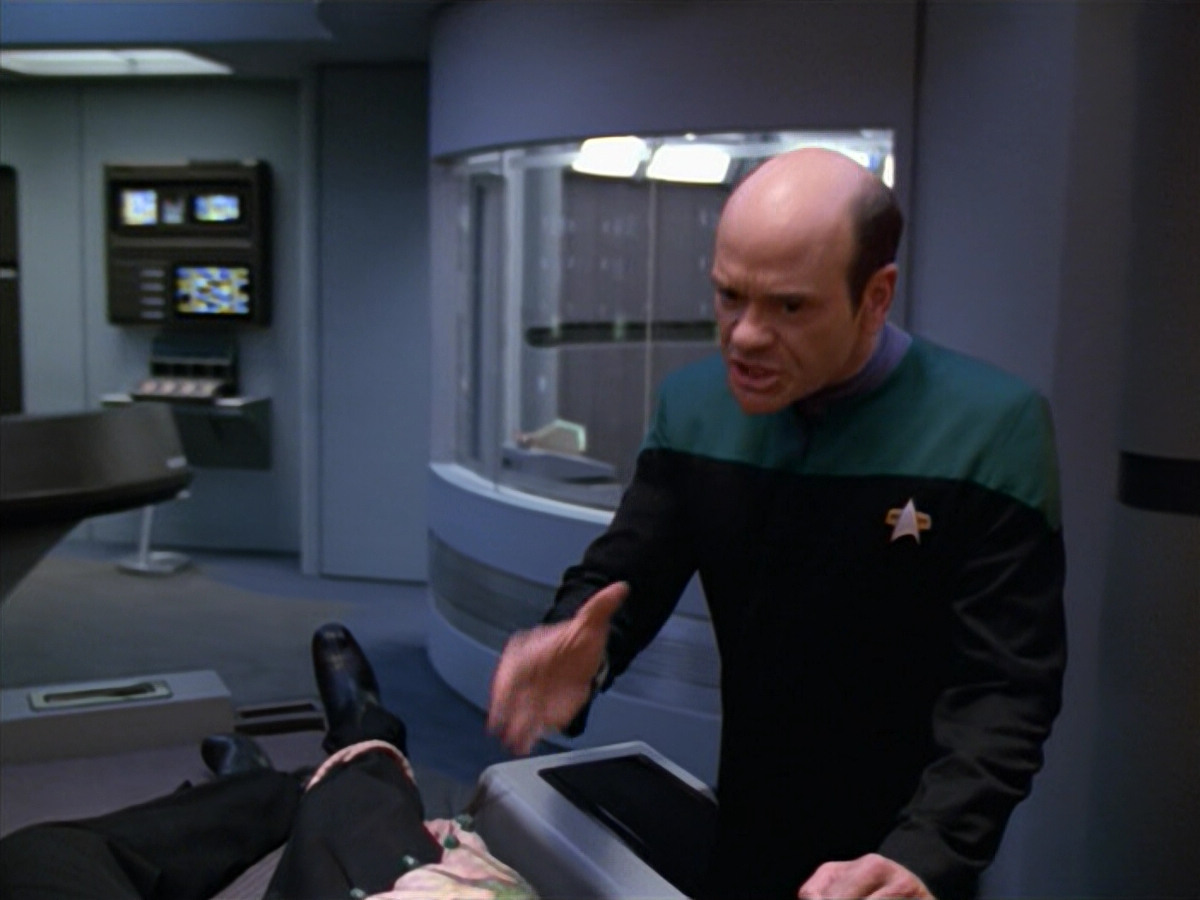 extant_StarTrek_VOY_5x08-NothingHuman_01268.jpg