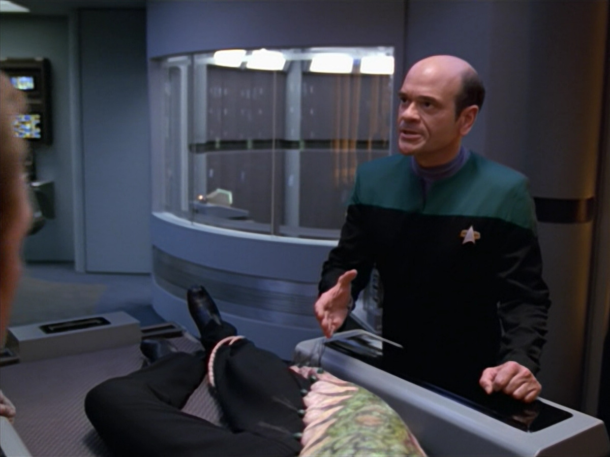 extant_StarTrek_VOY_5x08-NothingHuman_01270.jpg