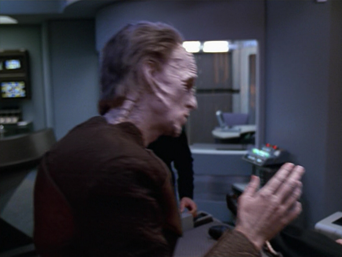 extant_StarTrek_VOY_5x08-NothingHuman_01274.jpg