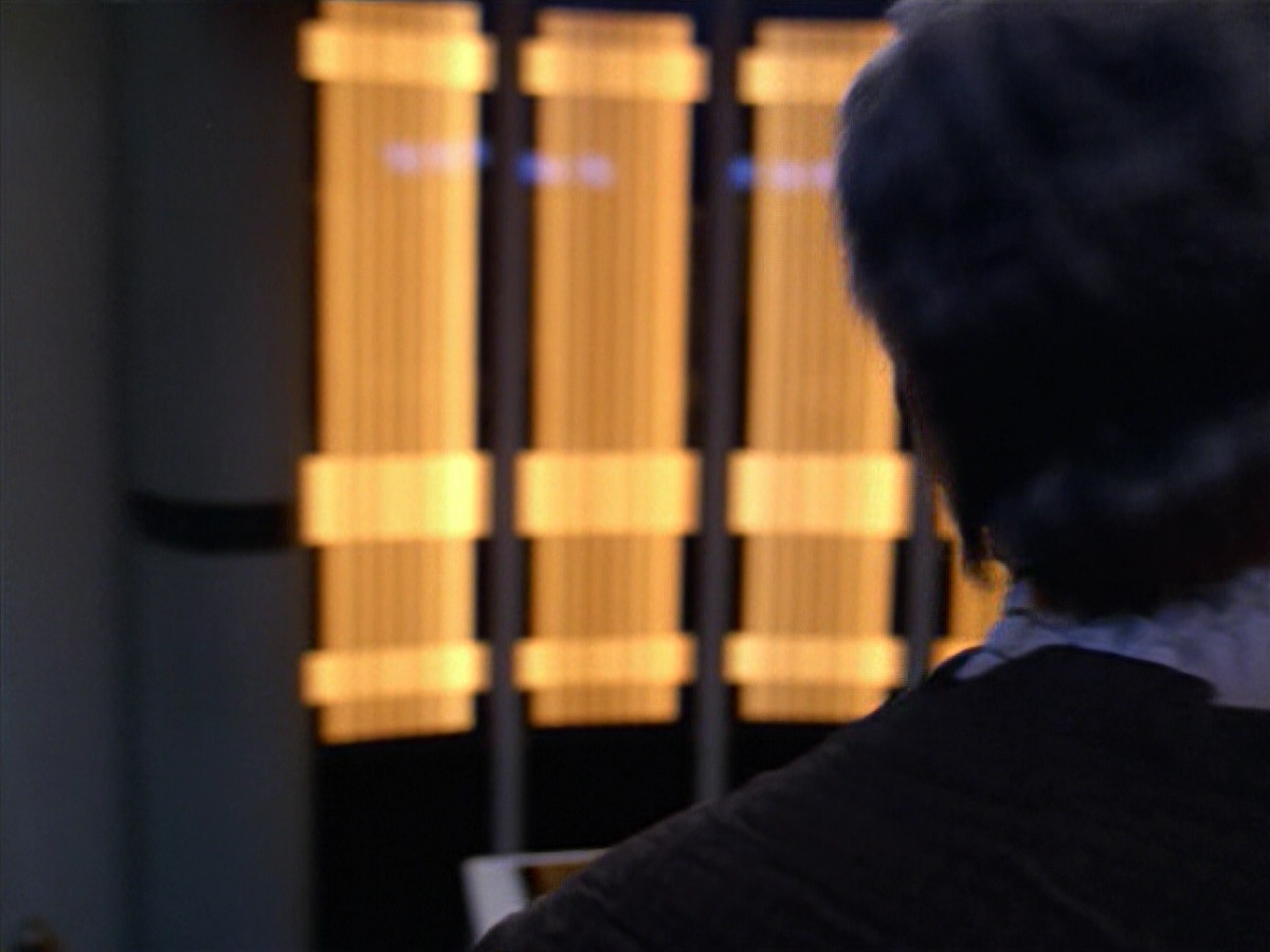 extant_StarTrek_VOY_5x08-NothingHuman_01277.jpg