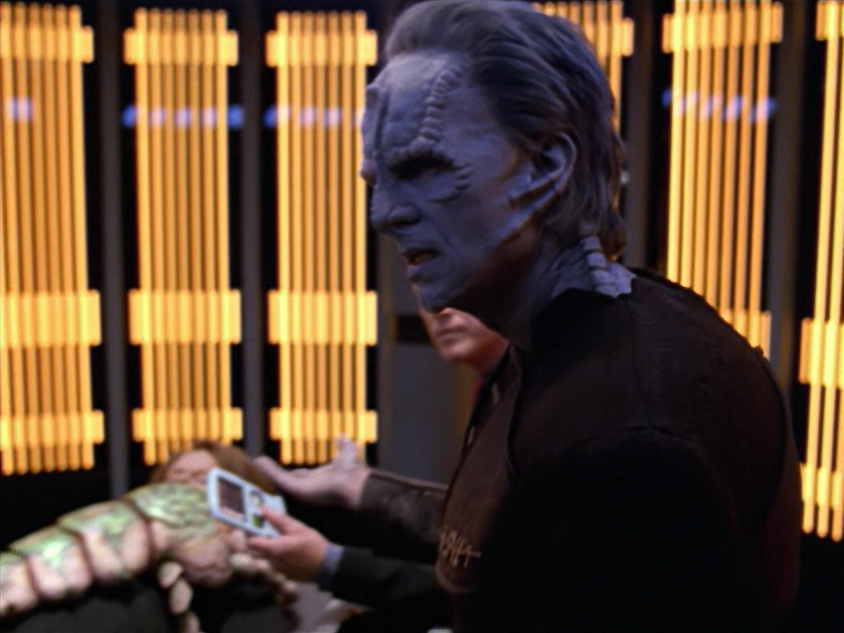 extant_StarTrek_VOY_5x08-NothingHuman_01280.jpg