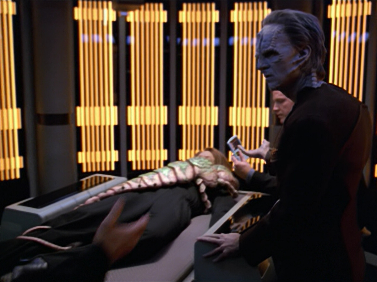extant_StarTrek_VOY_5x08-NothingHuman_01282.jpg