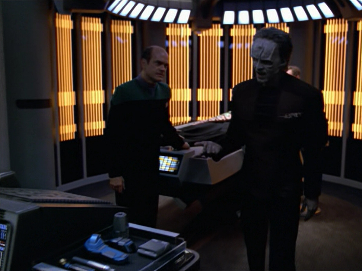 extant_StarTrek_VOY_5x08-NothingHuman_01288.jpg
