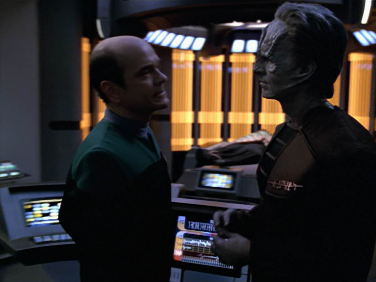 extant_StarTrek_VOY_5x08-NothingHuman_01296.jpg