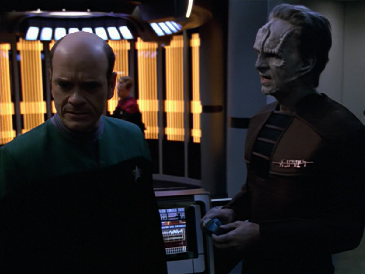 extant_StarTrek_VOY_5x08-NothingHuman_01313.jpg