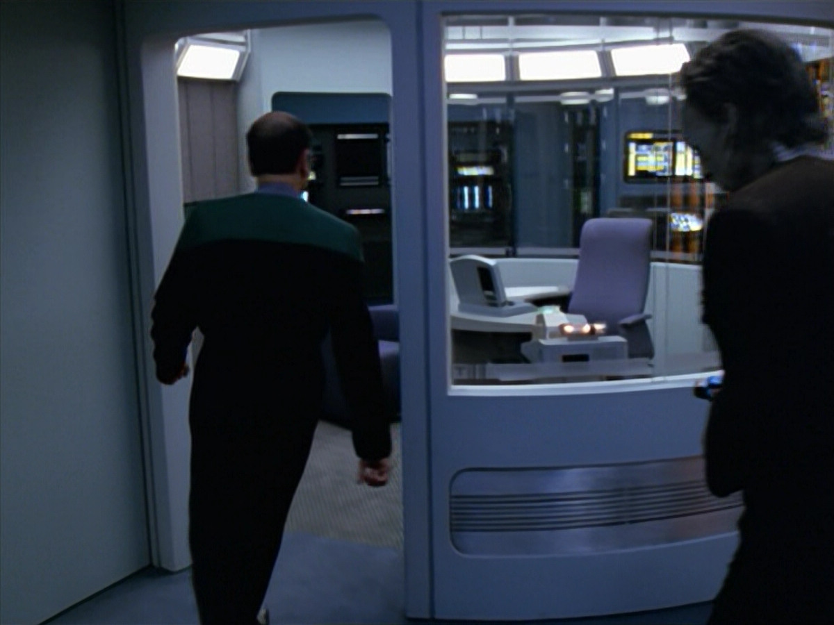 extant_StarTrek_VOY_5x08-NothingHuman_01324.jpg