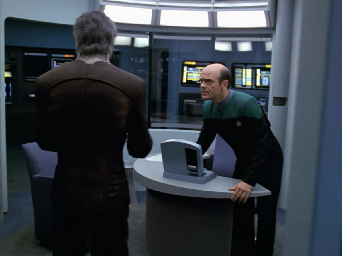 extant_StarTrek_VOY_5x08-NothingHuman_01328.jpg