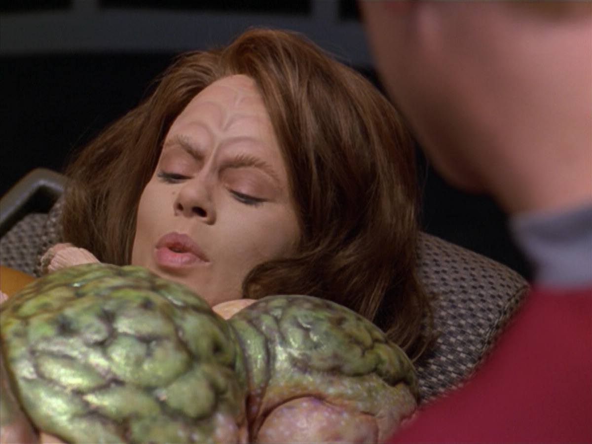 extant_StarTrek_VOY_5x08-NothingHuman_01358.jpg