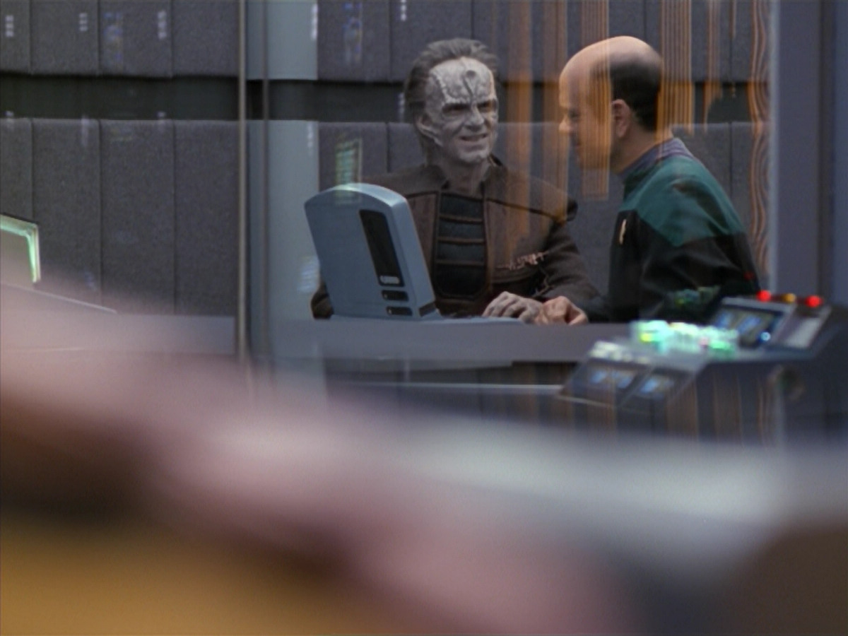 extant_StarTrek_VOY_5x08-NothingHuman_01438.jpg