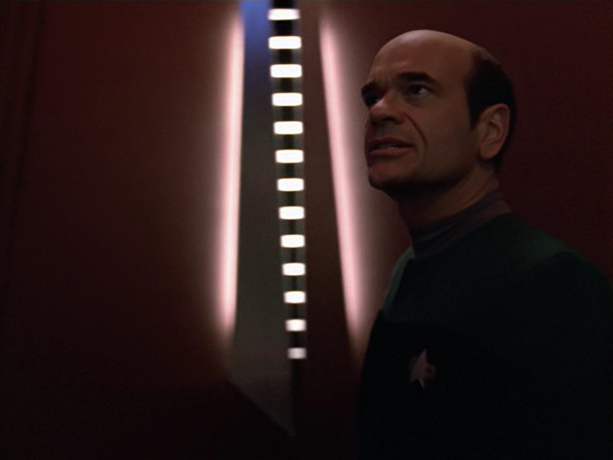 extant_StarTrek_VOY_5x08-NothingHuman_01452.jpg