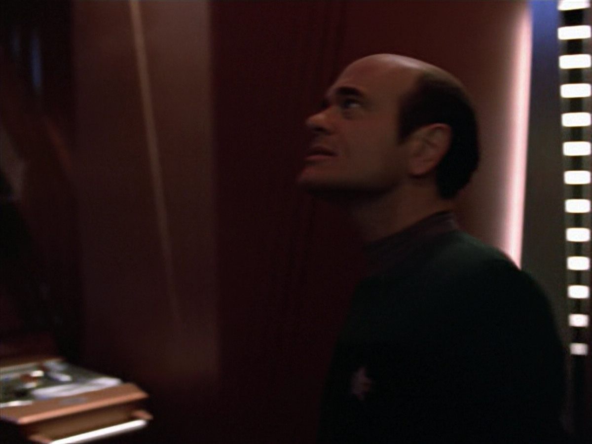 extant_StarTrek_VOY_5x08-NothingHuman_01453.jpg