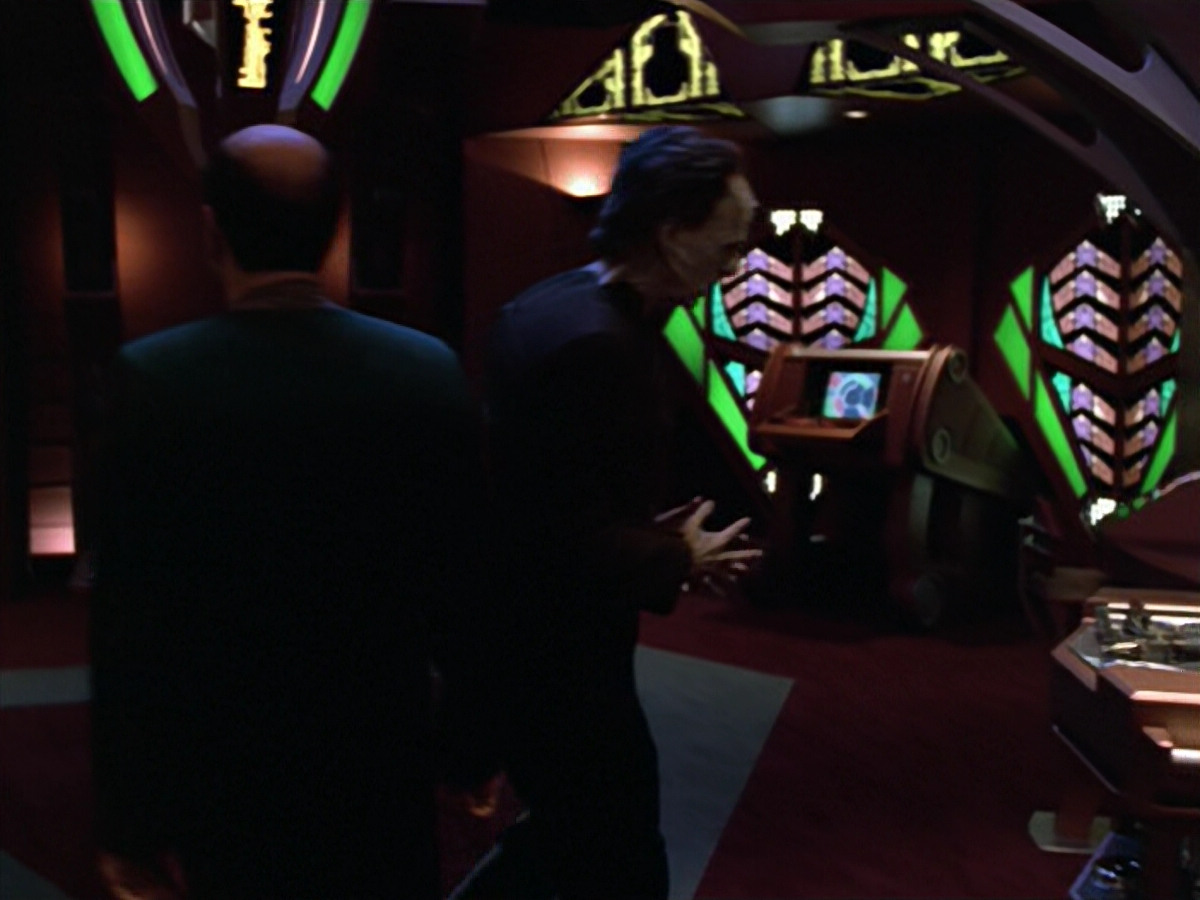 extant_StarTrek_VOY_5x08-NothingHuman_01457.jpg