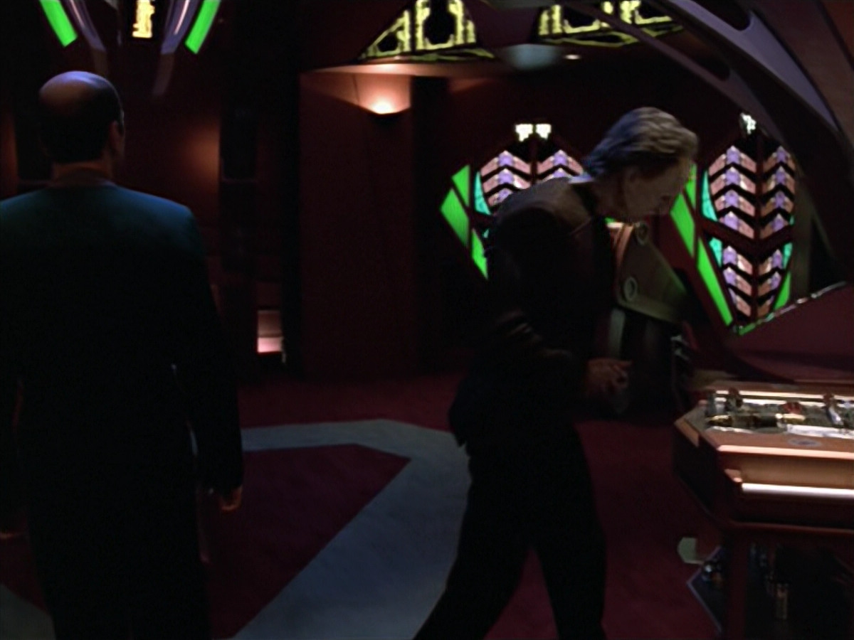 extant_StarTrek_VOY_5x08-NothingHuman_01458.jpg