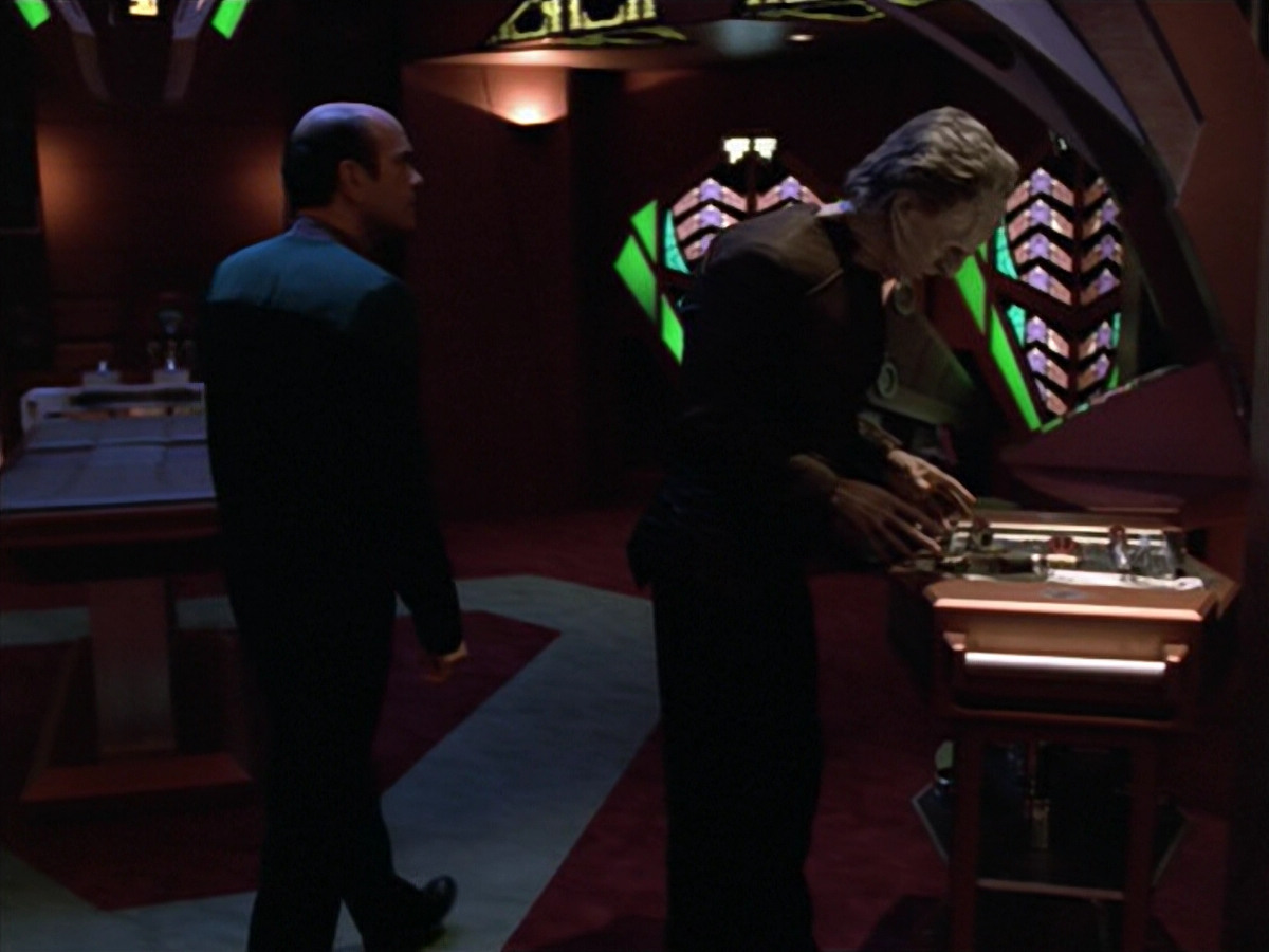 extant_StarTrek_VOY_5x08-NothingHuman_01460.jpg