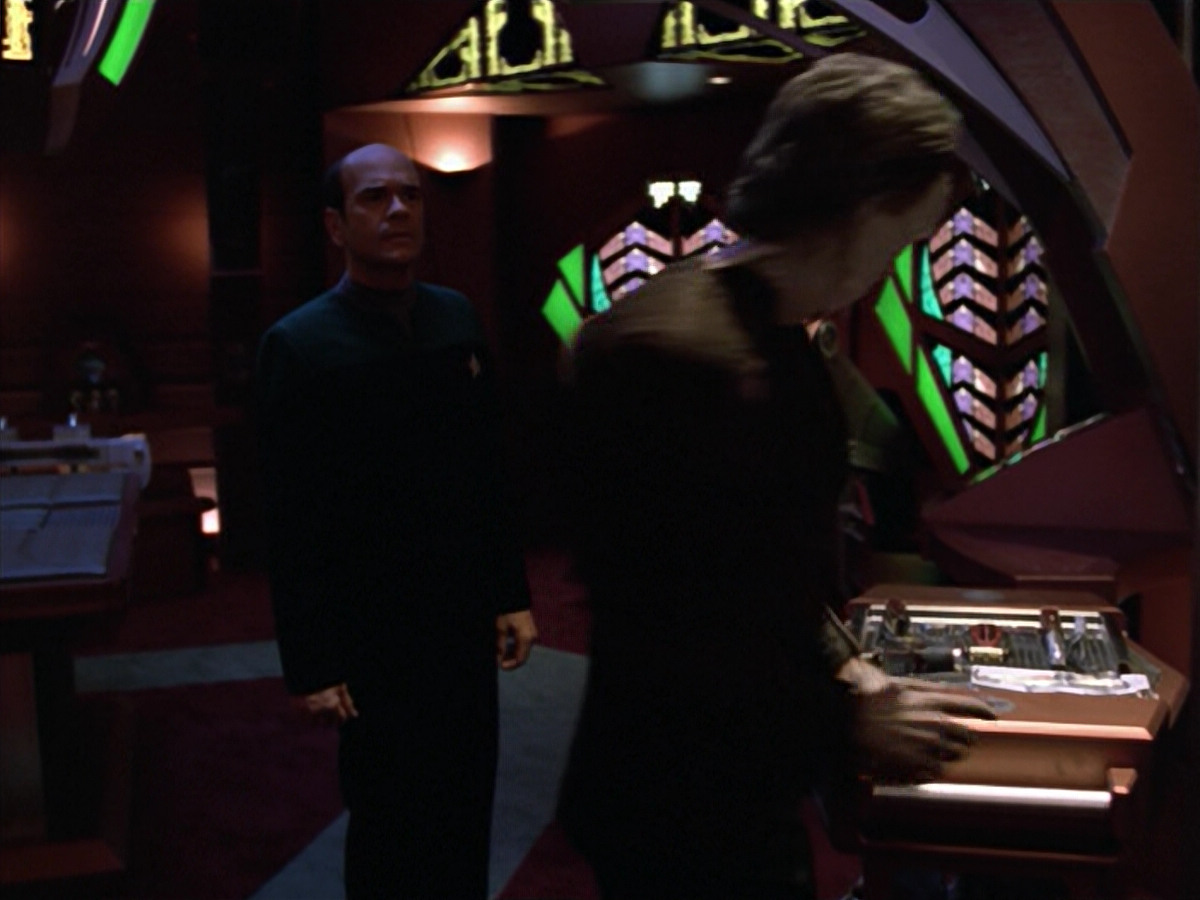 extant_StarTrek_VOY_5x08-NothingHuman_01466.jpg