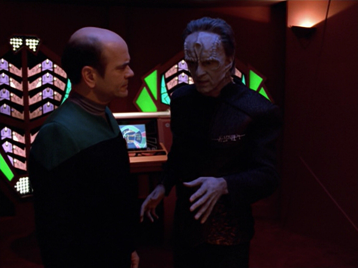 extant_StarTrek_VOY_5x08-NothingHuman_01511.jpg