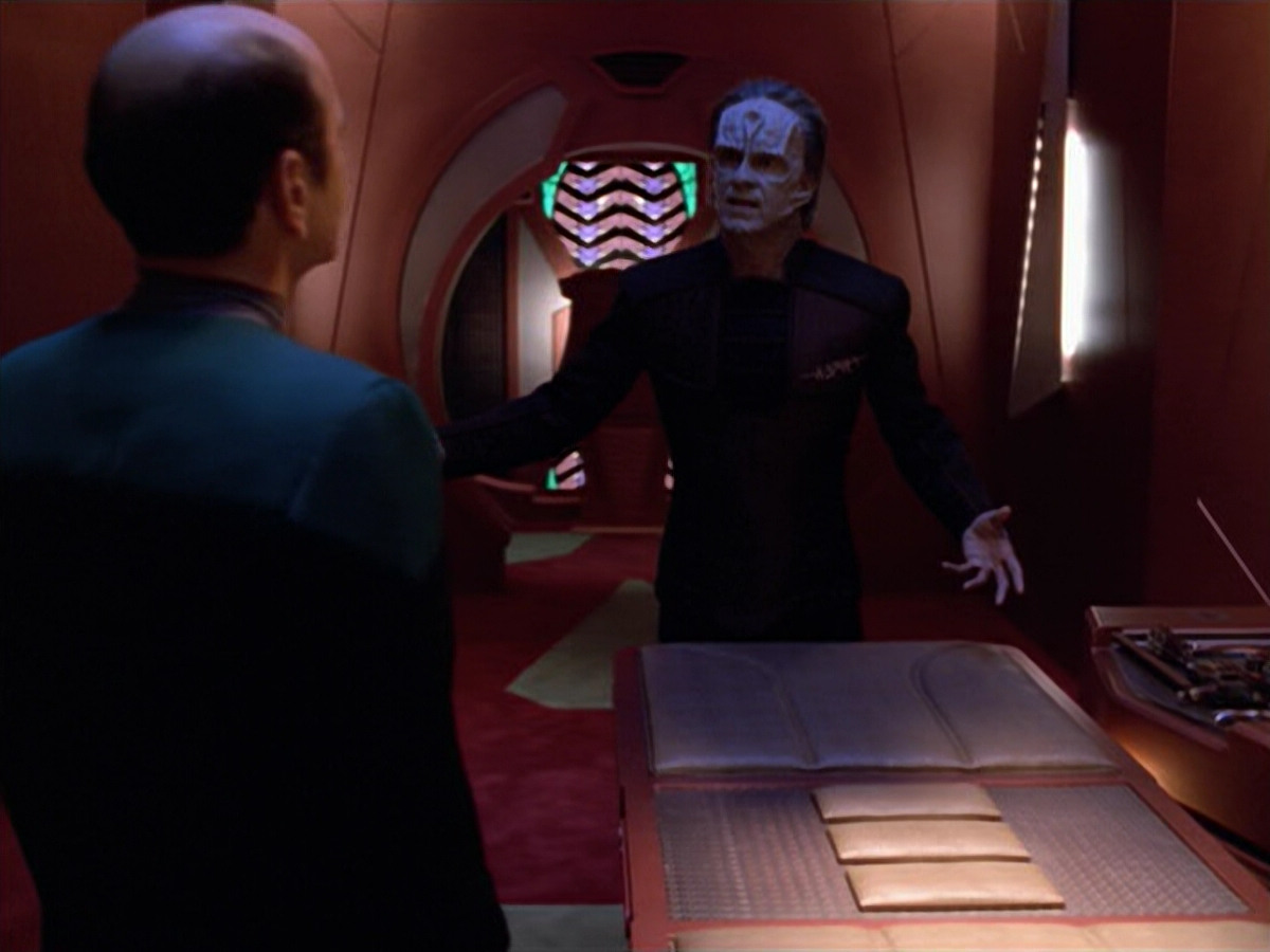 extant_StarTrek_VOY_5x08-NothingHuman_01521.jpg
