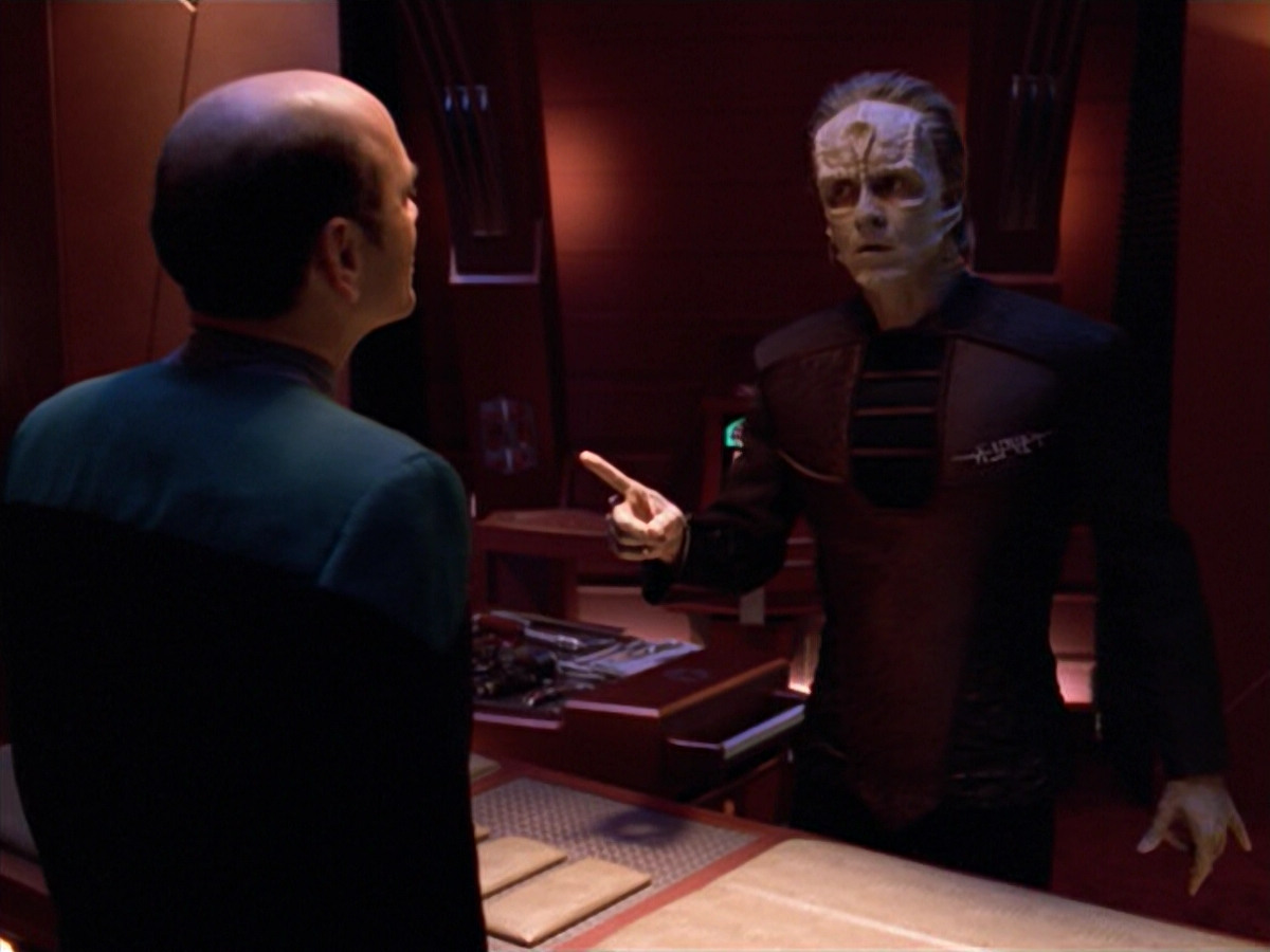 extant_StarTrek_VOY_5x08-NothingHuman_01532.jpg