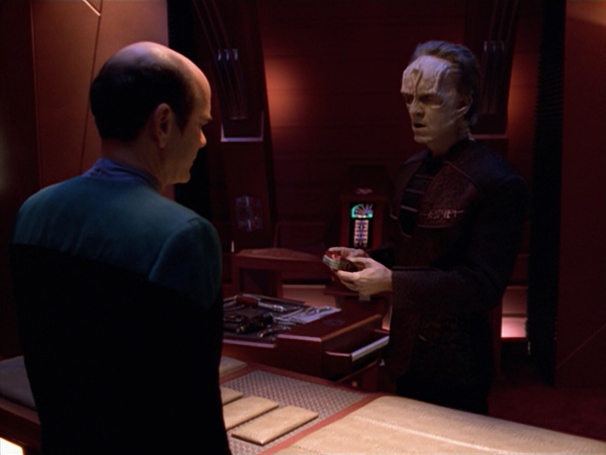 extant_StarTrek_VOY_5x08-NothingHuman_01564.jpg