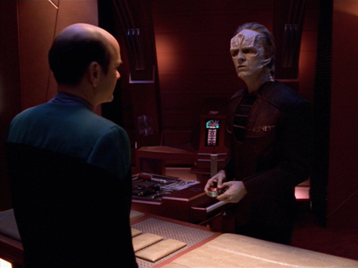 extant_StarTrek_VOY_5x08-NothingHuman_01565.jpg