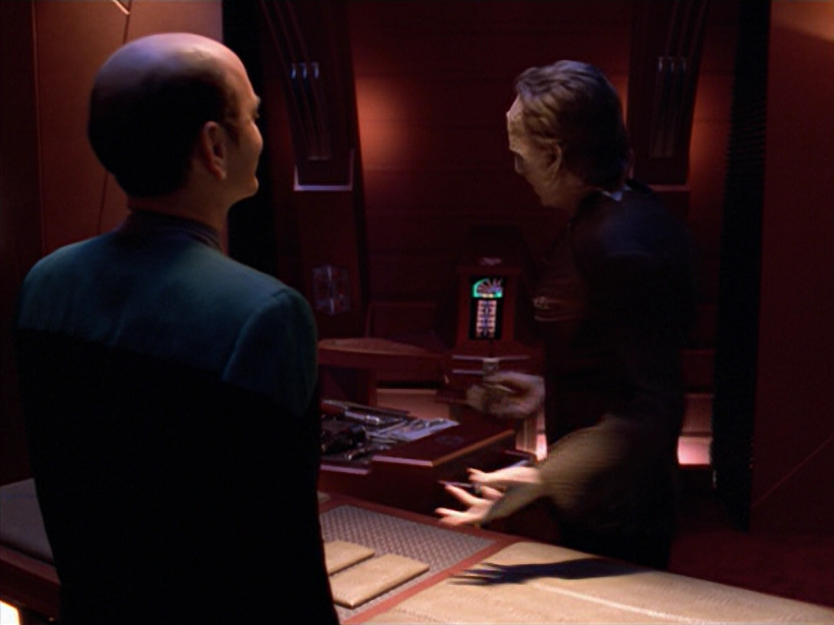 extant_StarTrek_VOY_5x08-NothingHuman_01574.jpg