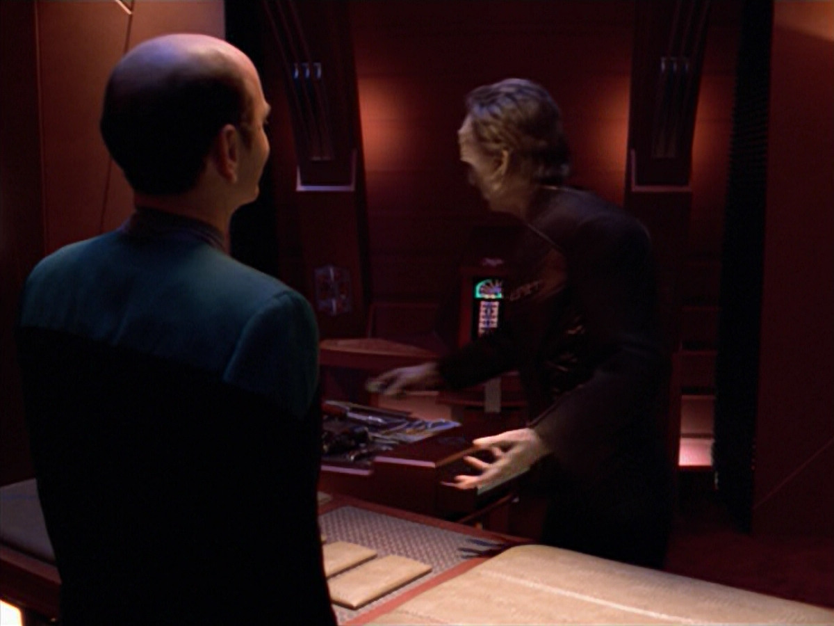 extant_StarTrek_VOY_5x08-NothingHuman_01575.jpg