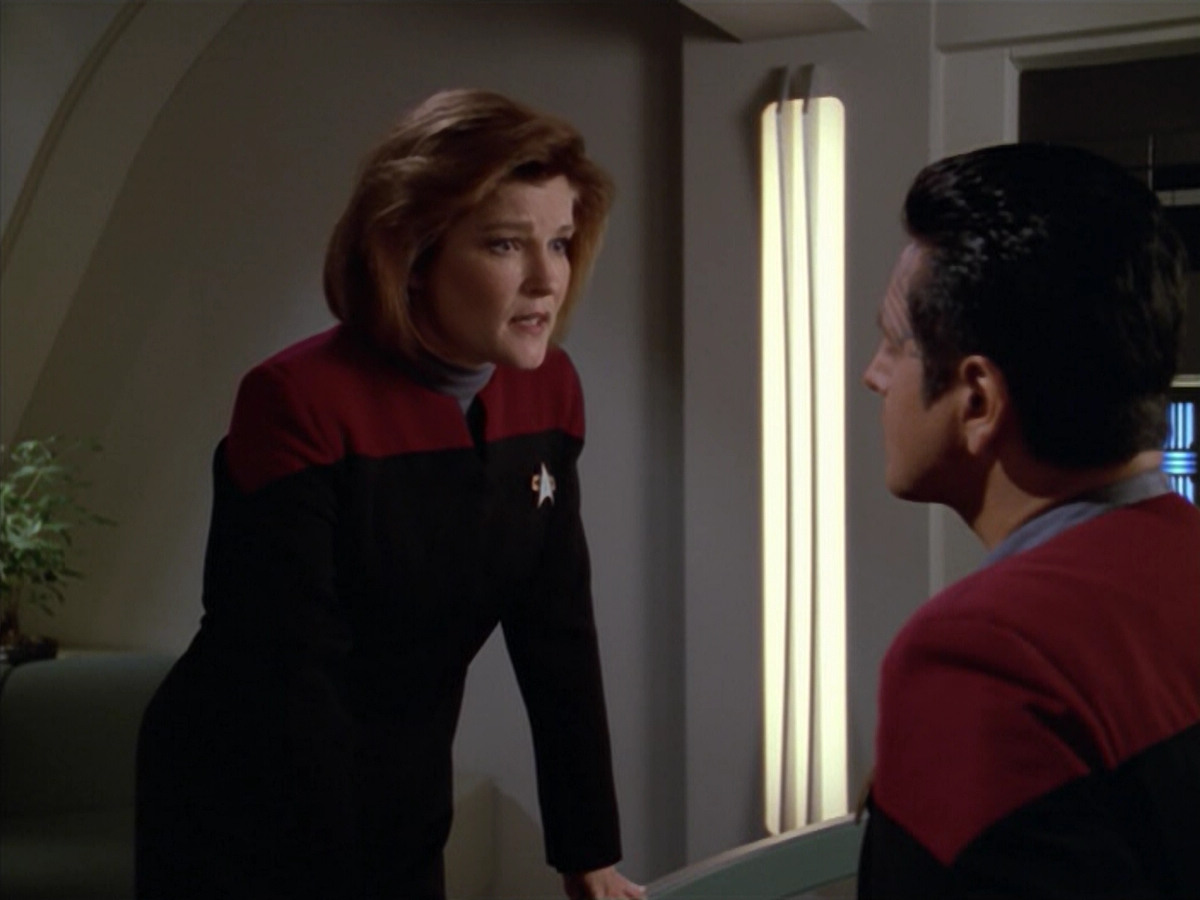 extant_StarTrek_VOY_5x08-NothingHuman_01644.jpg