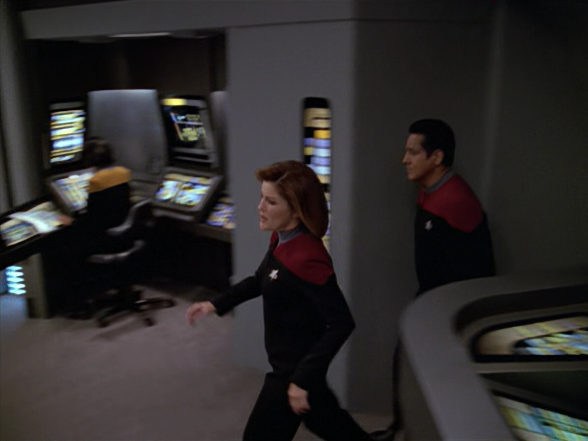 extant_StarTrek_VOY_5x08-NothingHuman_01653.jpg