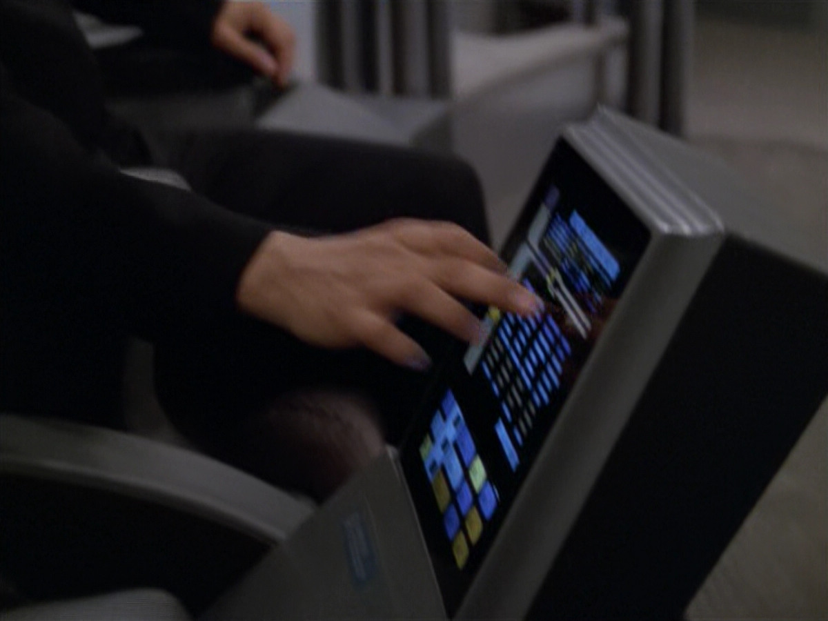 extant_StarTrek_VOY_5x08-NothingHuman_01670.jpg