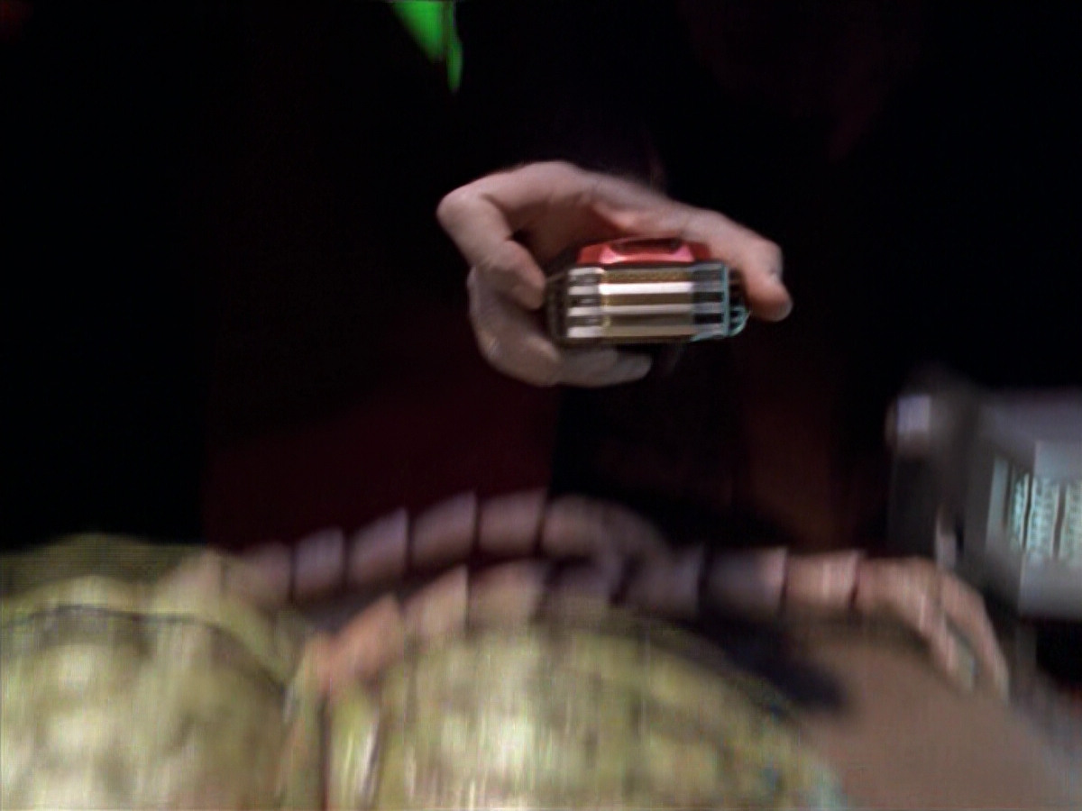 extant_StarTrek_VOY_5x08-NothingHuman_01678.jpg