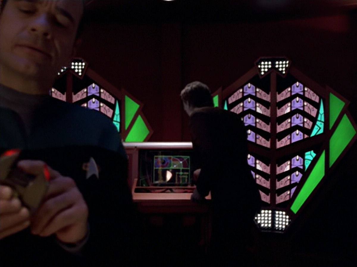 extant_StarTrek_VOY_5x08-NothingHuman_01683.jpg