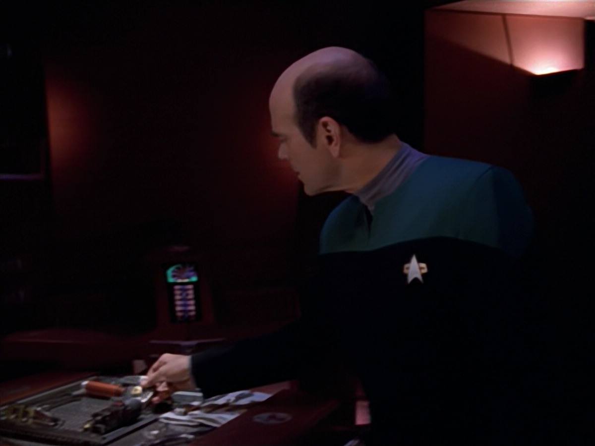extant_StarTrek_VOY_5x08-NothingHuman_01719.jpg