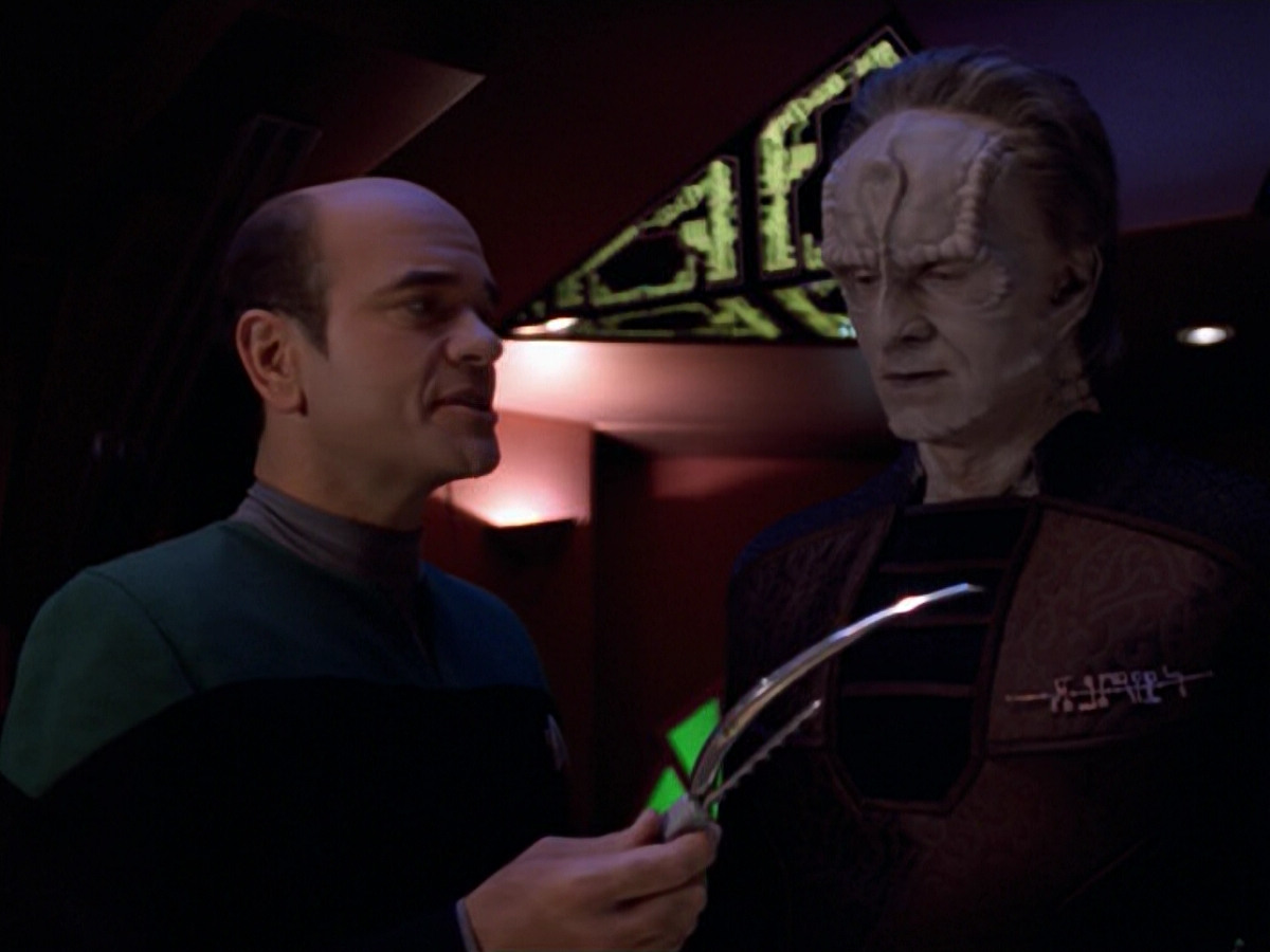 extant_StarTrek_VOY_5x08-NothingHuman_01729.jpg